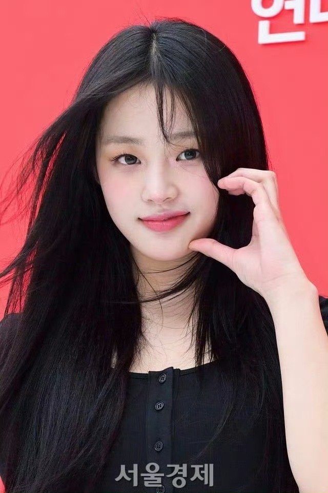 出席活动红毯的Newjeans新闻图，Minji、Hanni、Danielle、