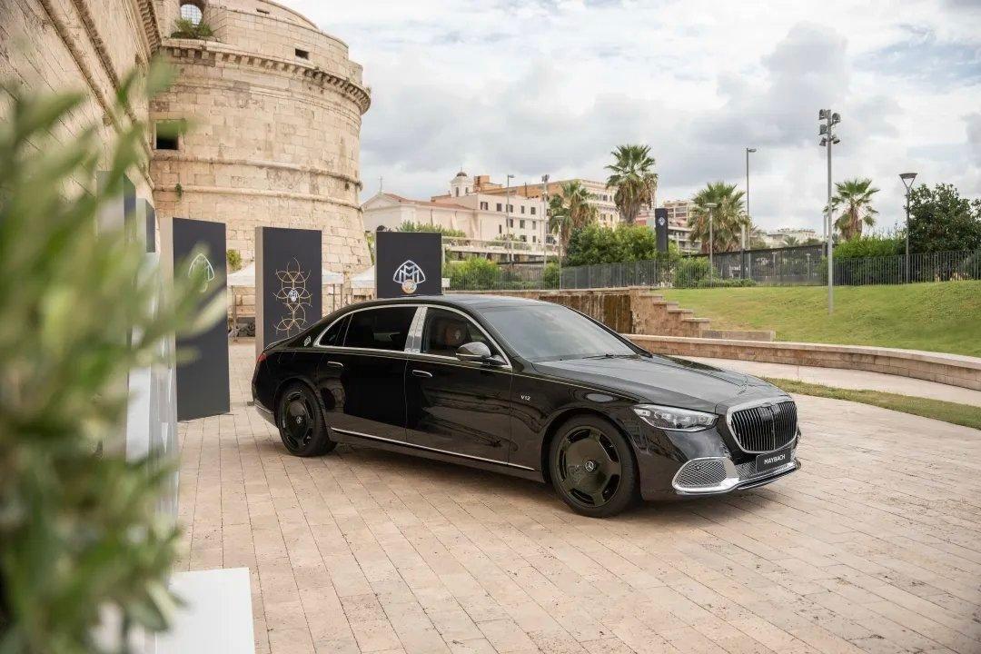 车市热门[超话] 奔驰推出全新迈巴赫V12特别版轿车 ​​​