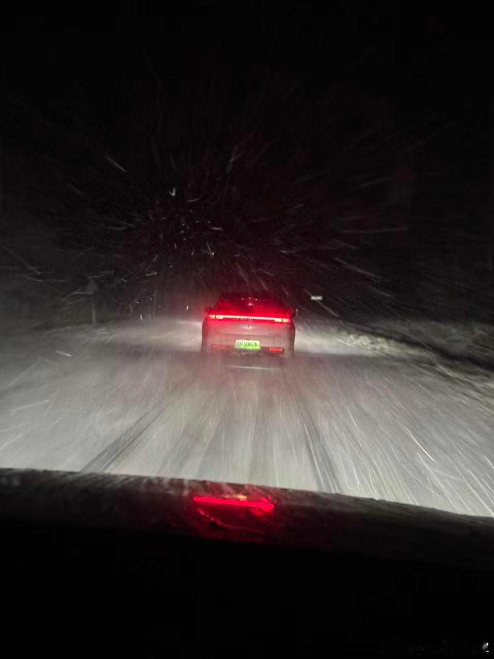 我们的两台尊界S800穿越一万多公里到达摩纳哥后开始返程了，来到拉脱维亚准备等待