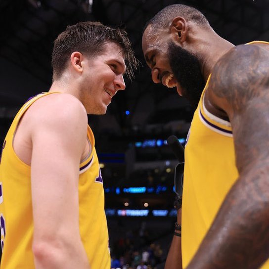 里夫斯：“我记得比赛刚开始有一次暂停，雷迪克走过来跟我们说‘我知道你们都累了’，