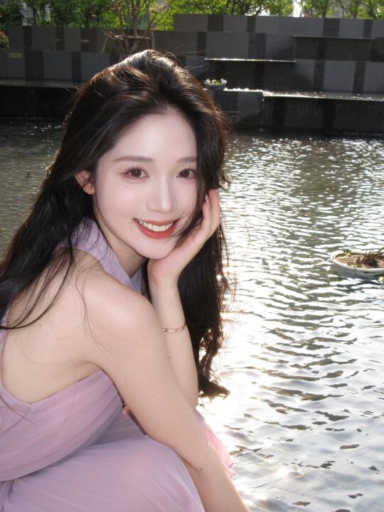 是小时候喜欢的甜美姐姐