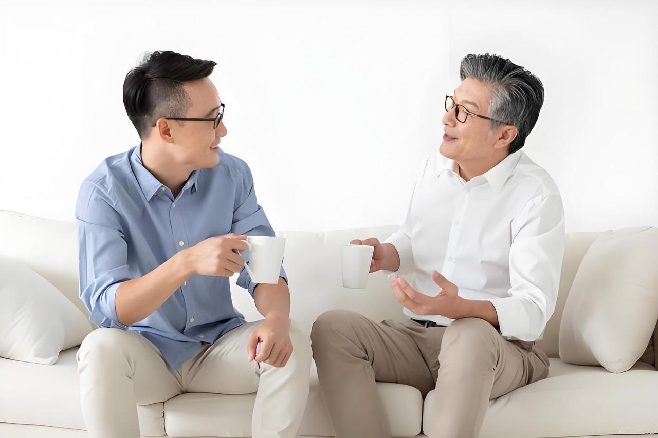 叔叔：侄儿啊，听说你又把女朋友蹬了，怎么回事？
侄子：叔叔，你给评评理，我做得对