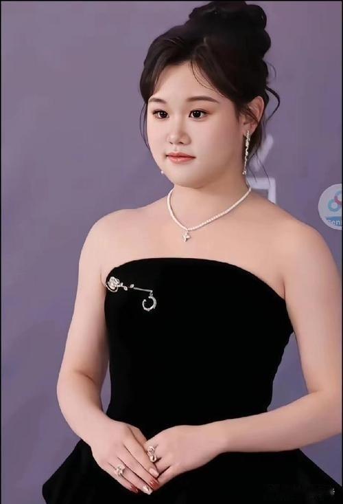 隐身父亲：家庭悲剧中被豁免的共谋者

张家齐在综艺《我家那闺女》中与母亲的紧张关