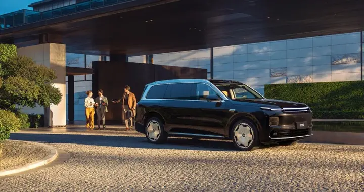 闪电快讯｜零跑D19内饰亮相 第一款MPV车型D99同步展示