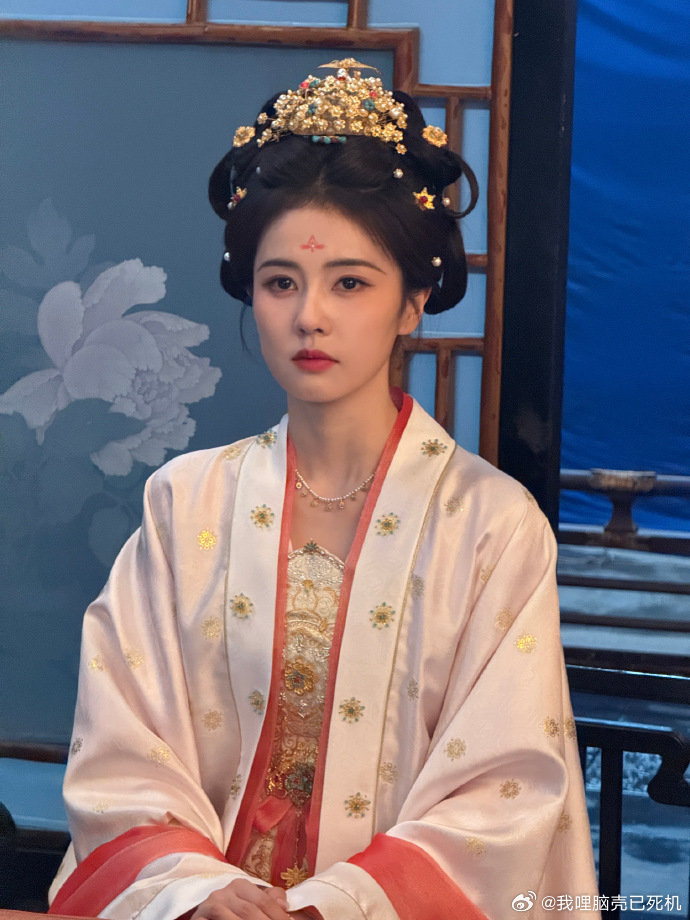 白鹿小粉团子白鹿李佩仪小粉团子 白鹿小粉团子，谁懂这个女官李佩仪的含金量啊，期待