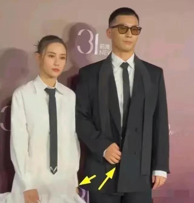 婚前对她如珠如宝，百般呵护，婚后一言难尽[泪奔]
感觉男的在冷暴力，女的在克制，