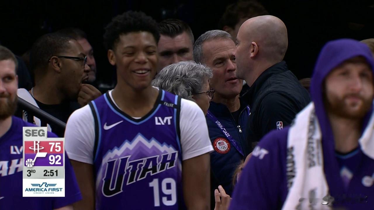 冬日生活打卡季窃喜的贝利[比心]