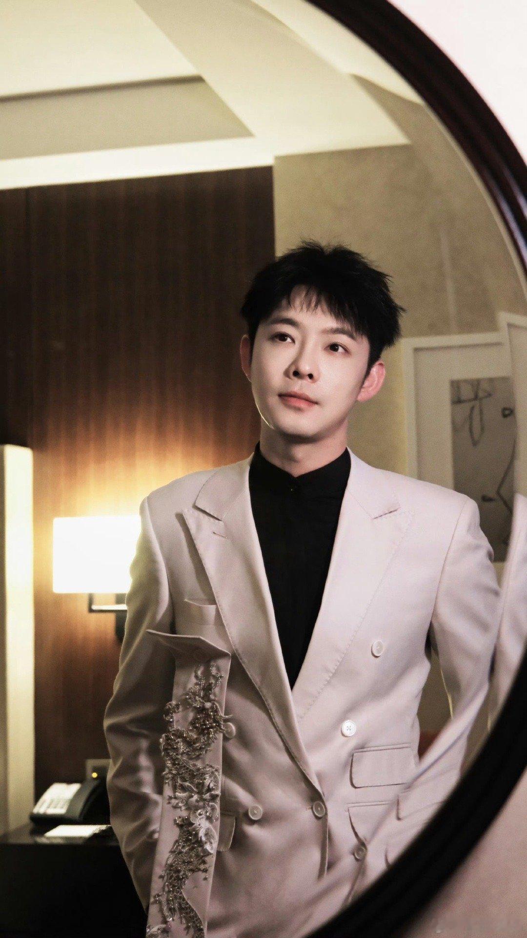 #第一次见rapper坐得那么老实#面对篮球，他们展现出了另一种截然不同的风采，