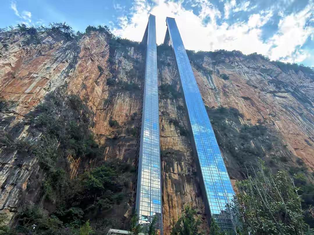 峡谷之上，高差288米，那趟曾让无数人动容的悬崖“空中校车”，如今有了新的延续。