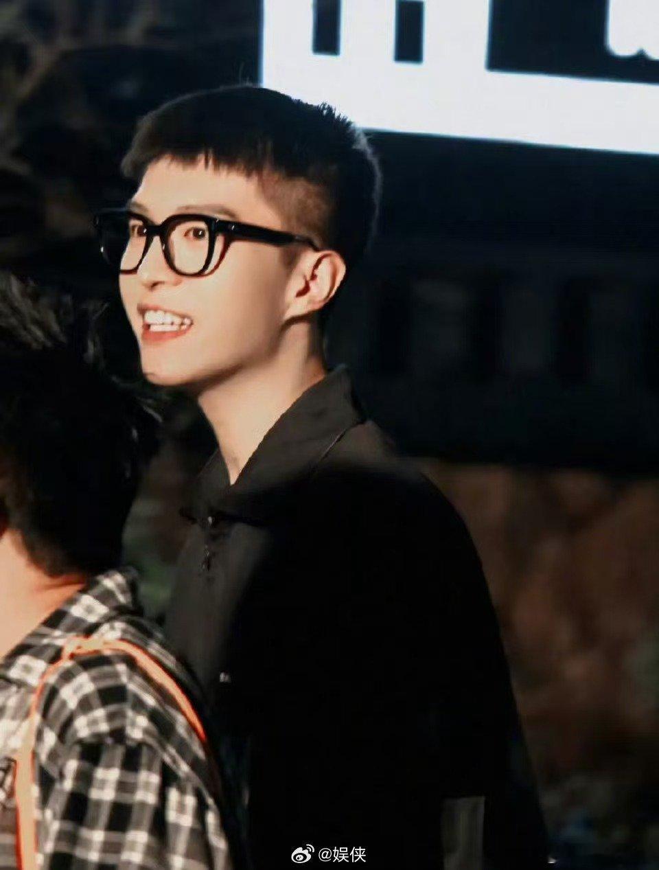 范丞丞你是会帮忙的 你好星期六 解锁综艺全新搞笑名场面，范丞丞热心参与游戏互动，