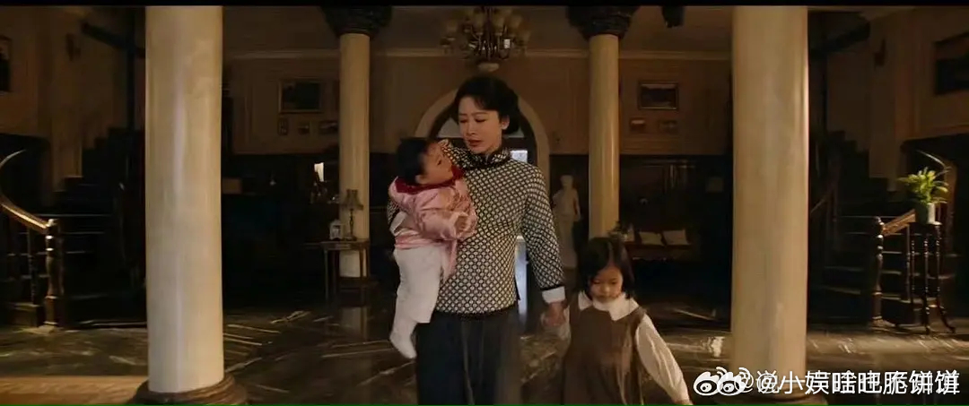 杨紫这个抱孩子的姿势 大家不要学 