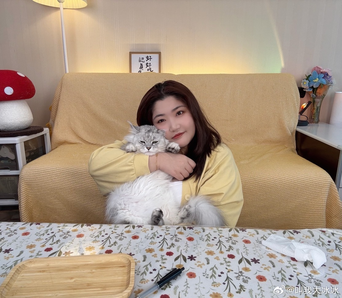 八月你要是不情愿，你就眨眨眼😉日常分享 ​​​