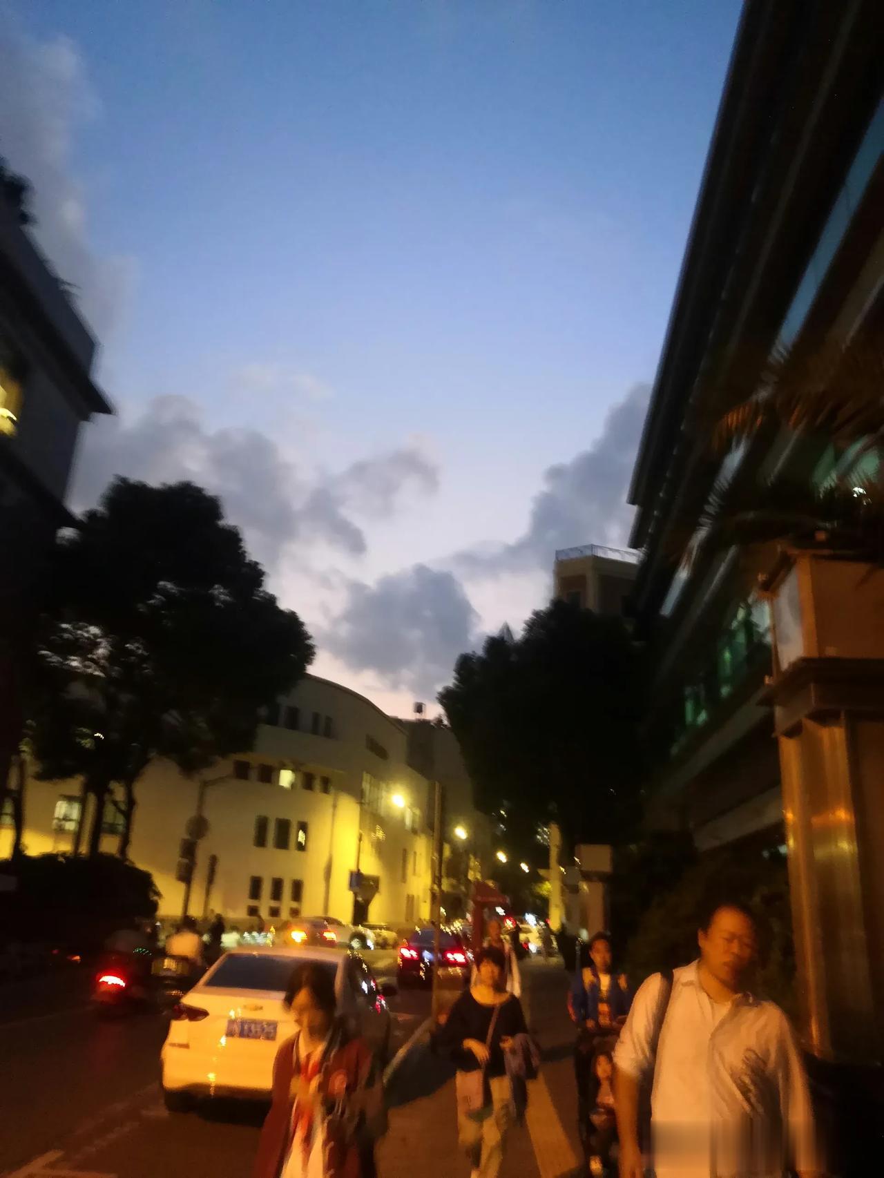 每天一点财税小知识193
会计凭证、账簿等是保存30年？还是10年？拿不准了。答