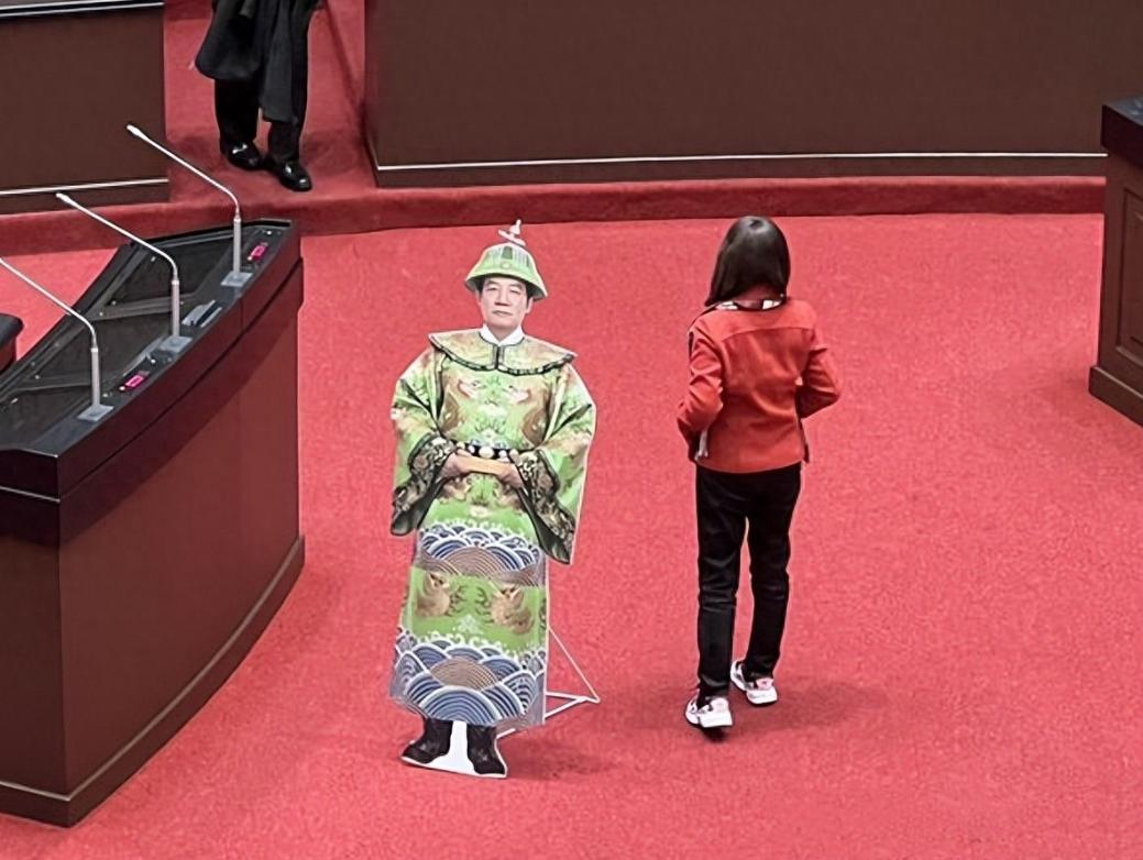 台岛蓝白党联合发布严正声明，

1 月 21 日，针对赖清德缺席台岛立法院 “赖