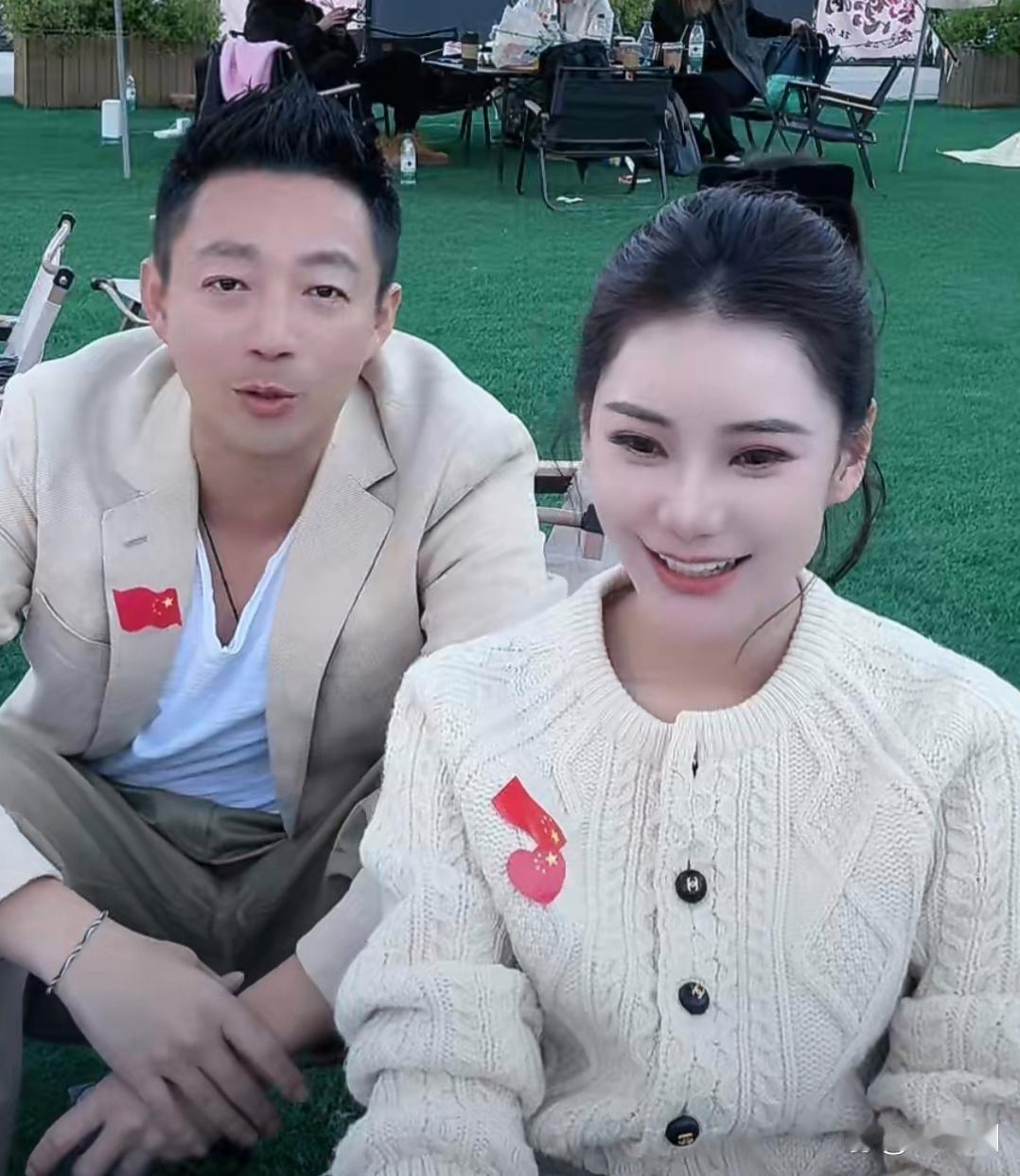 兰姐又送小梅礼物了，兰姐对儿媳非常的疼爱，就像多了一位女儿，幸福一家人！ ​​​