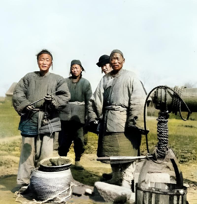 不到十分之一的人，拿走了将近七成的地。这是1937年国民政府土地委员会对16个省