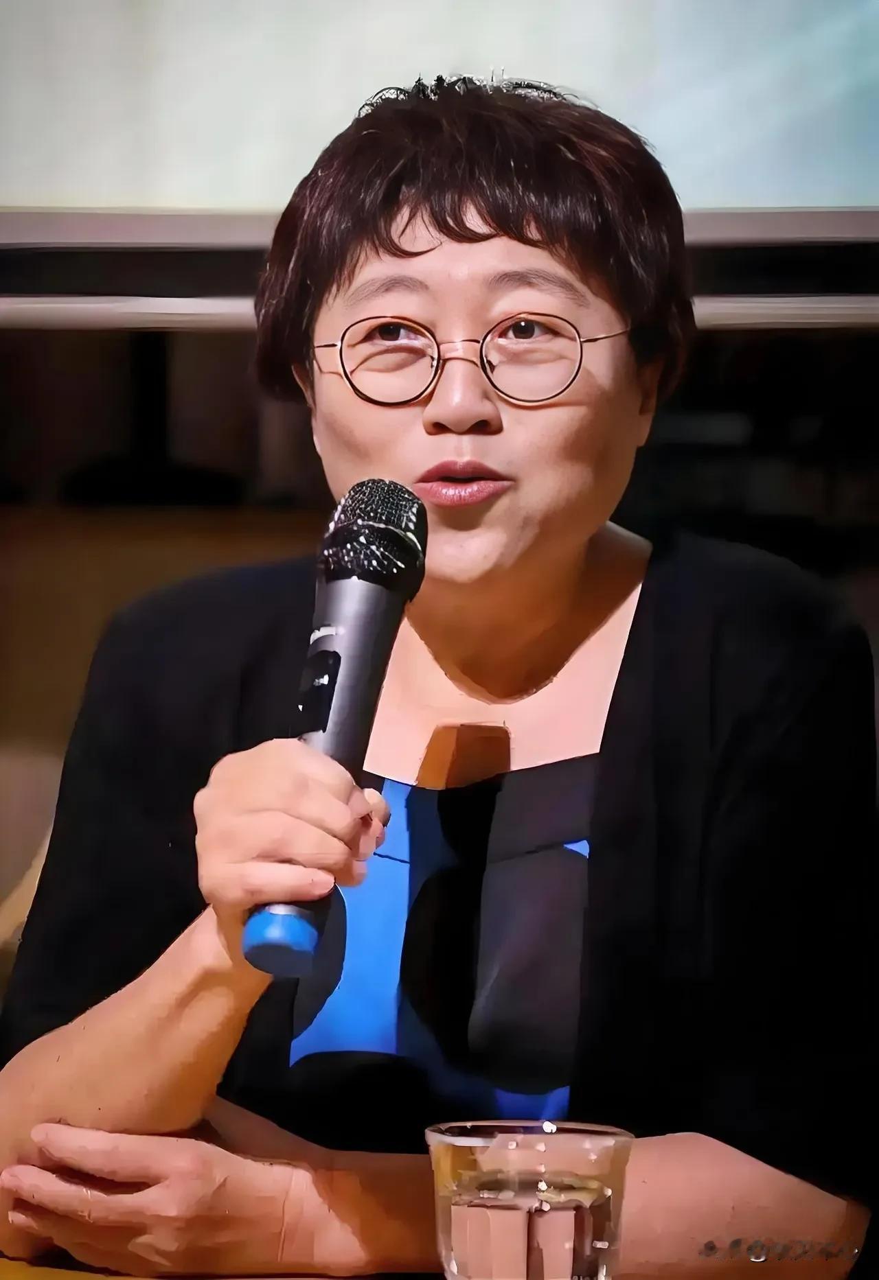 性学专家李银河说：“男人追女人，就是为了睡她，二十岁是这样，四十岁是这样。六十岁