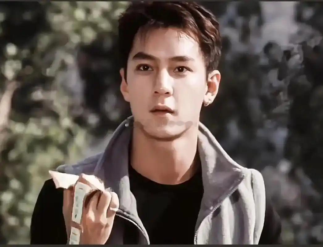 高中的时候，我觉得我应该学文科。可家里都觉得我应该学理科。可怜了我的记忆力还有文