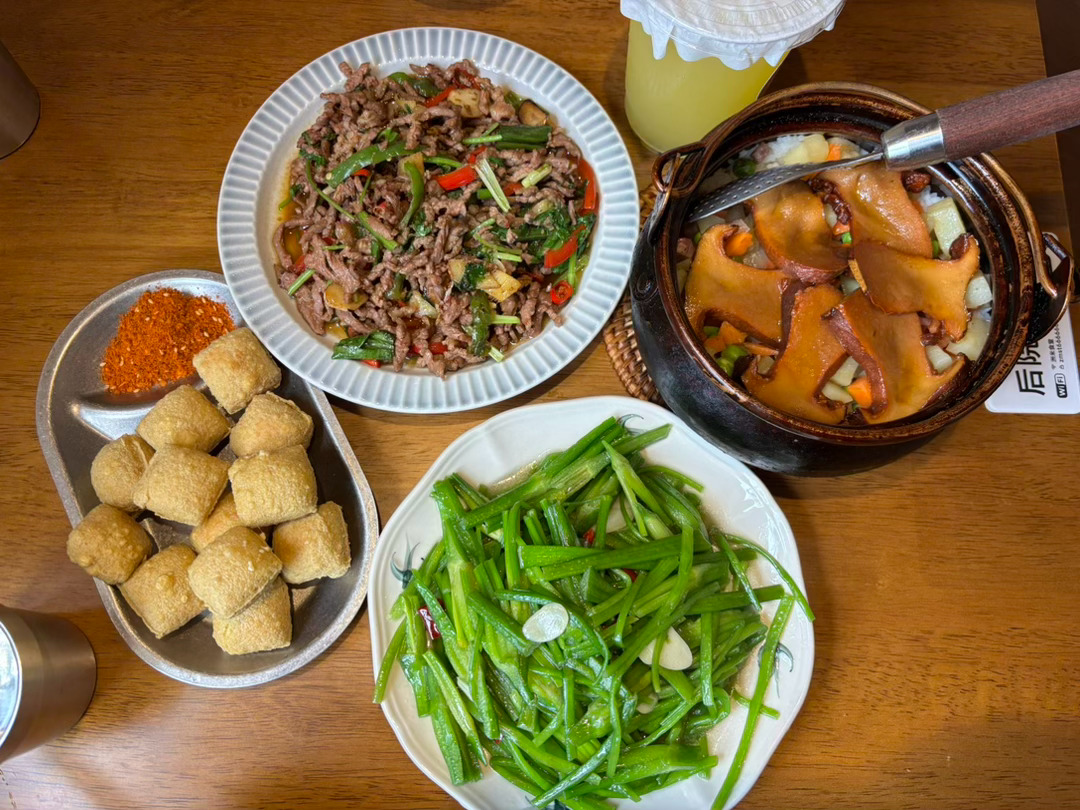 牛肝菌焖饭，火腿、菌菇、土豆的混合香  ​​​