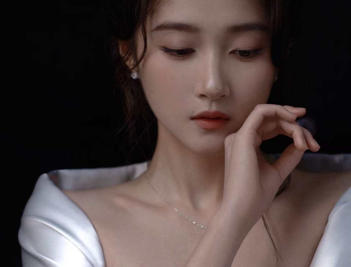 关晓彤一套造型后是另一套新的造型 关晓彤在王牌舞台完美诠释何为“百变女王”！造型