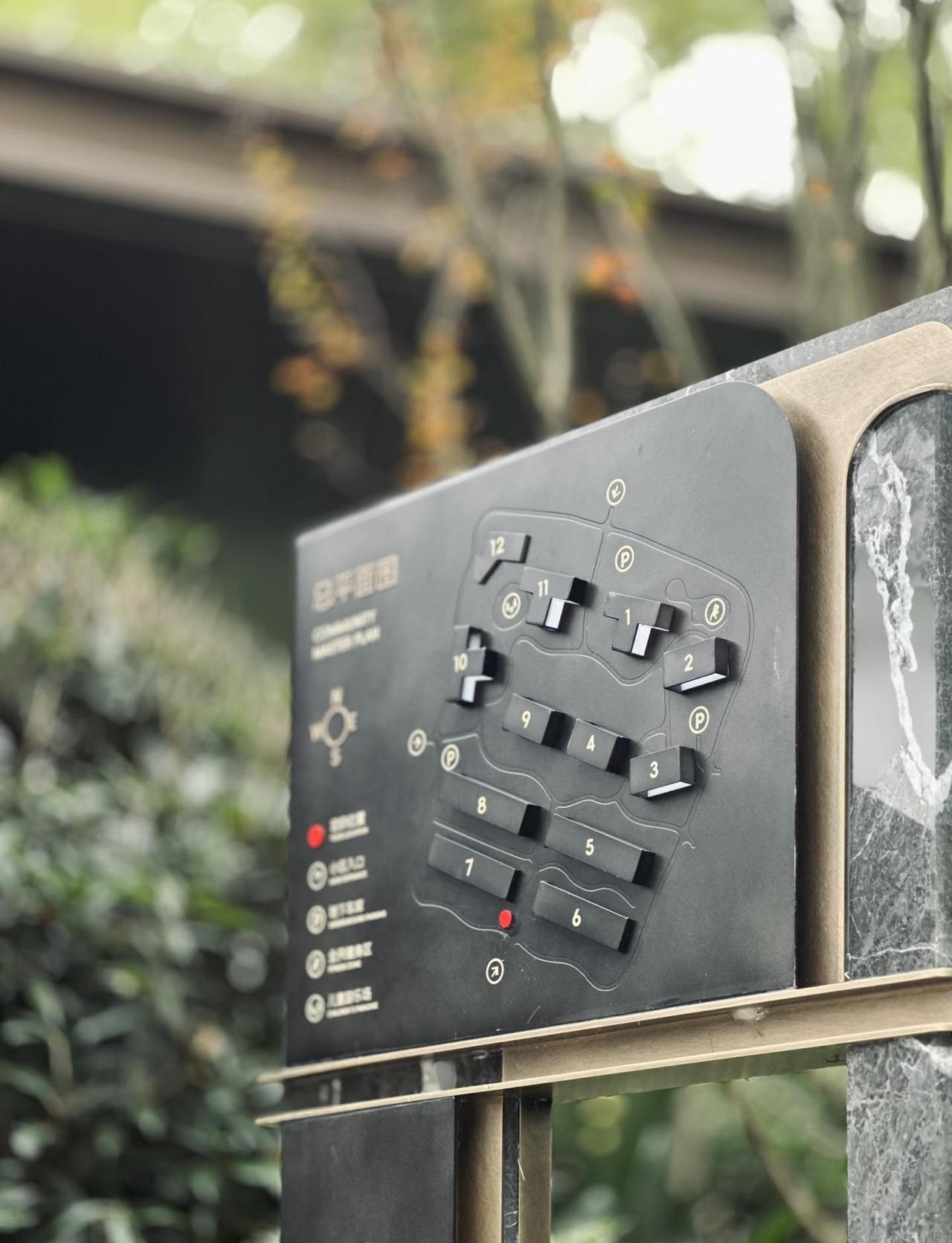 天府公园未来城星颂 | 标识导视 | 外象设计
当今地产持续低迷，设计需求却似乎