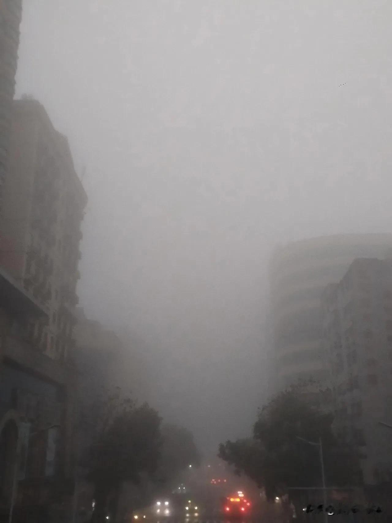 尔虞我诈的市场社会，不可绝对去相信某个人。
湖南湘乡有个谭寒松，原本在民政系统的