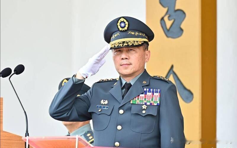 6月16日，台陆军司令吕坤修出席庆祝黄埔军校建校102周年庆祝活动。吕坤修发表演