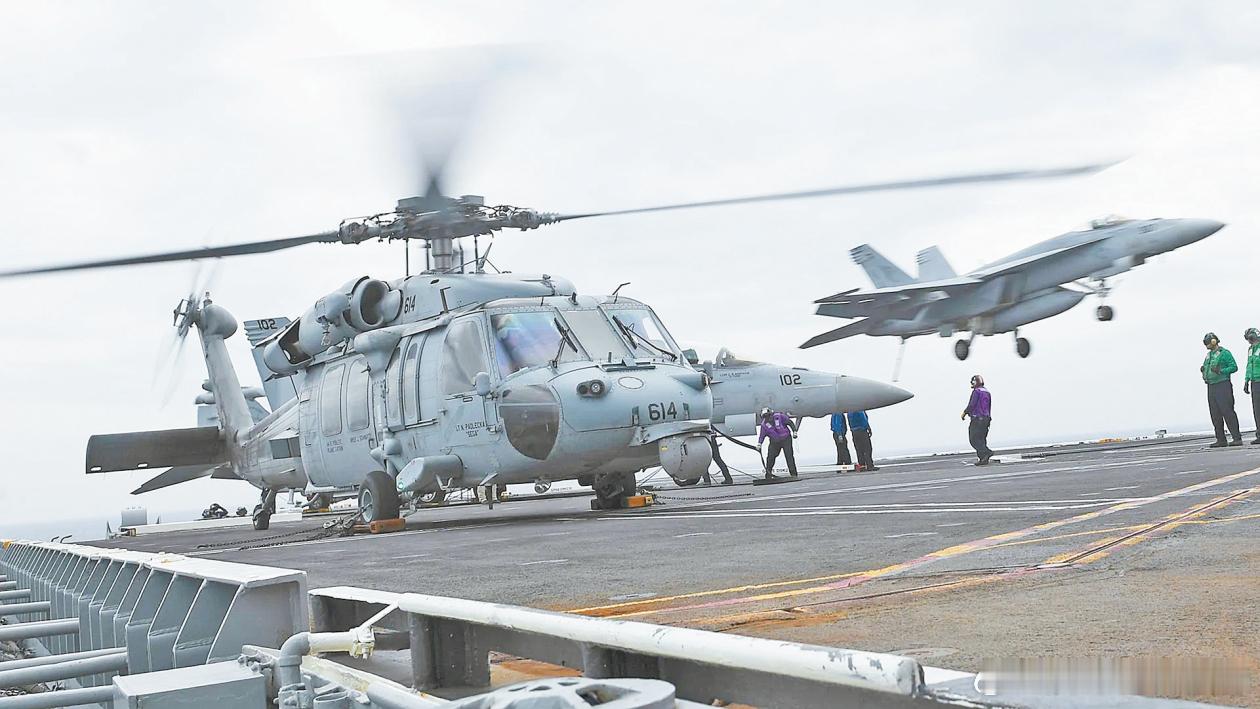 美国“尼米兹”号核动力航母26日在南海接连损失两架舰载机之后，已经掉头驶向美国本