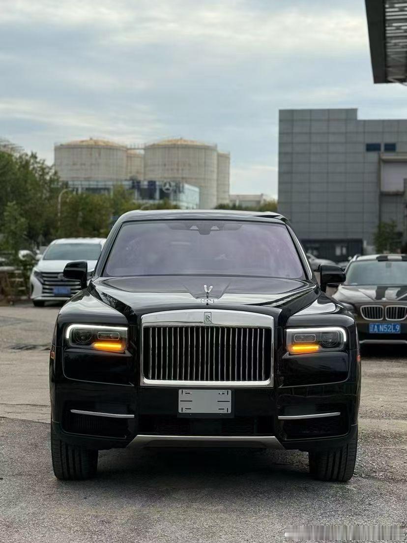 590万 星空顶库里南 全新车不算消费税（豪车税）美版劳斯莱斯库里南颜色：黑/爱