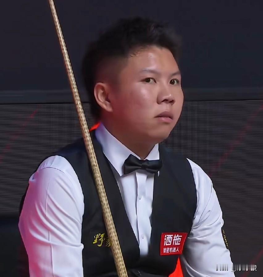 桑坎姆、周跃龙晋级中国公开赛4强。桑坎姆6-4击败墨菲，周跃龙6-5逆转绝杀吉尔