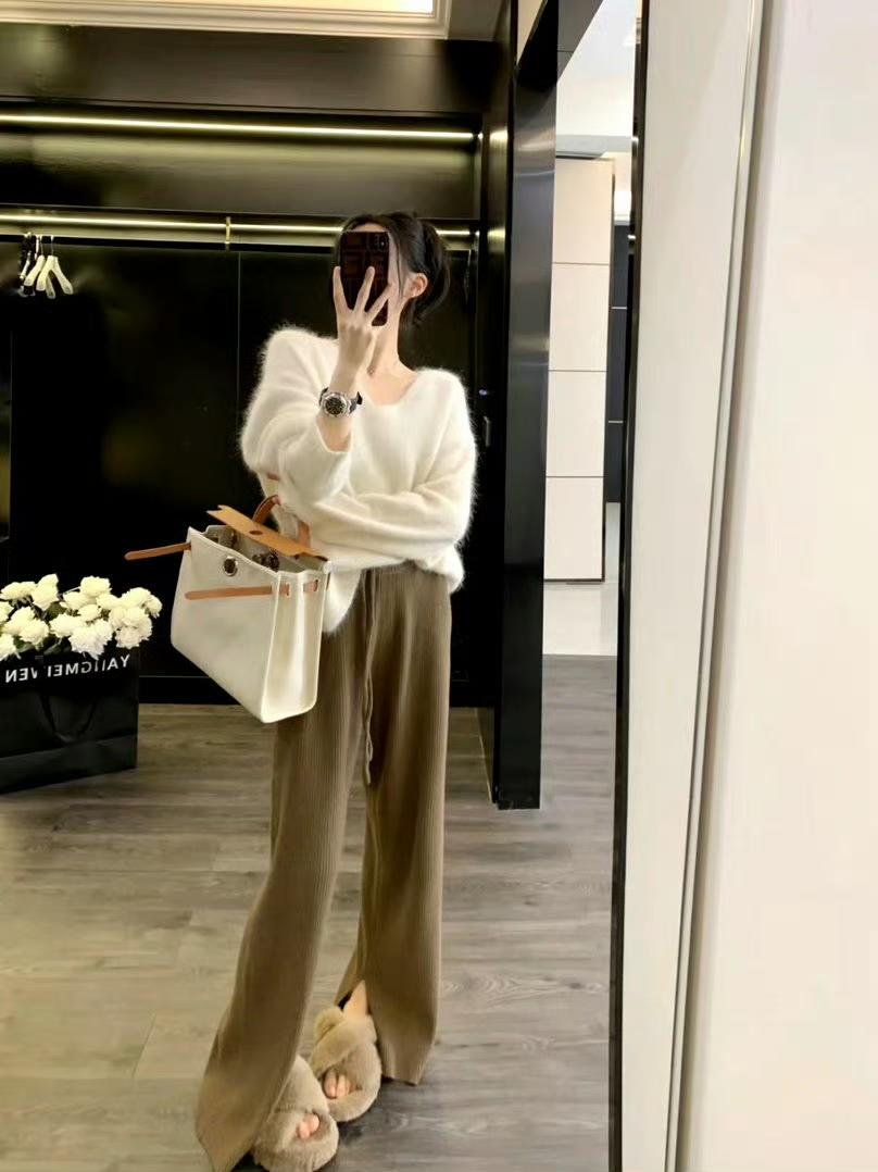 千万别在最好的年纪里，睡的太晚 爱的太深  活得太累 ，戒掉一切不必要的依赖及玻