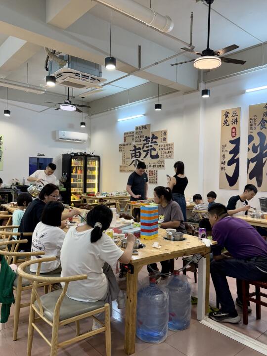 东莞茶山这家什么情况🔥6点就坐满人了……