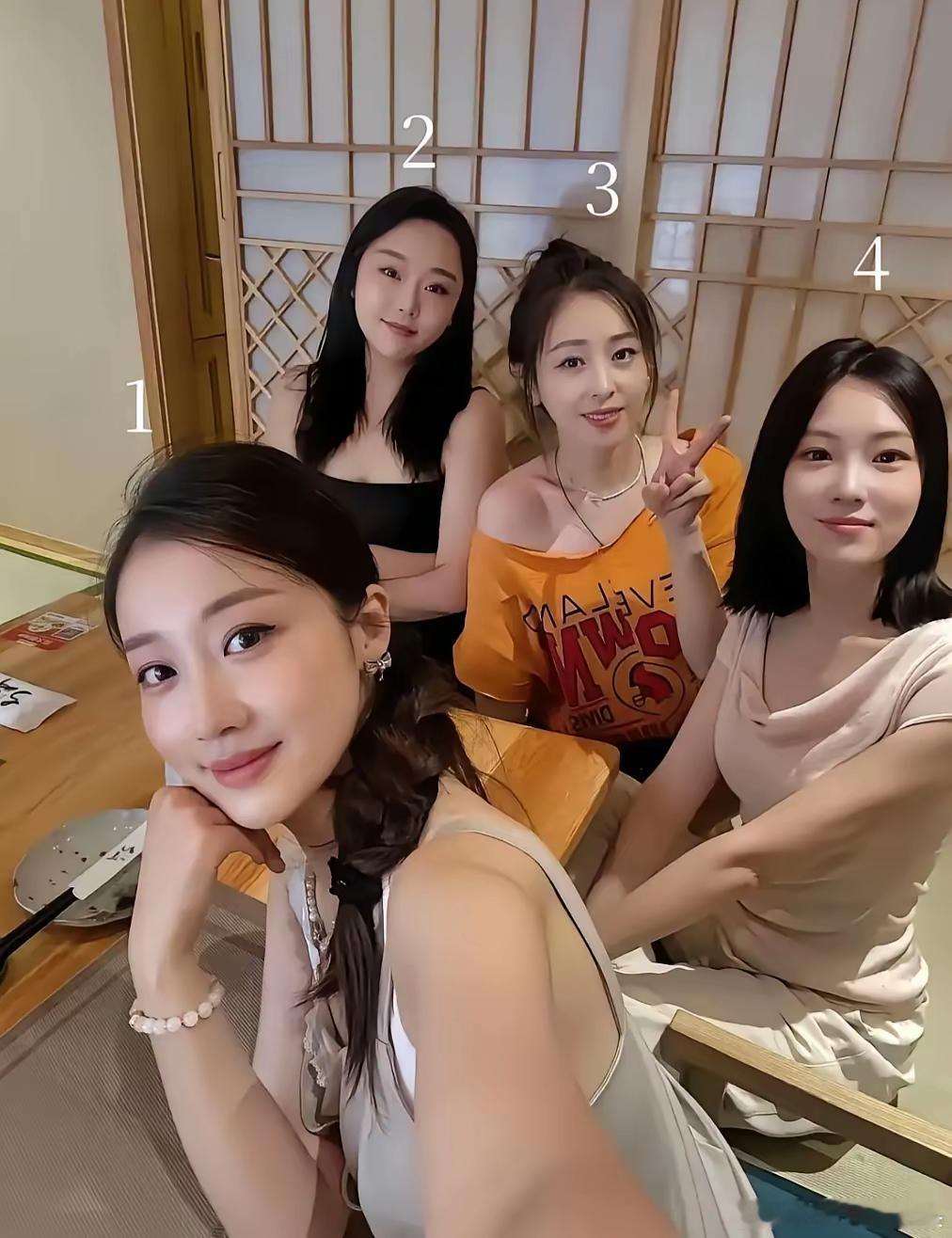 这四个闺蜜，选一个给你做老婆你会选哪个？ ​​​