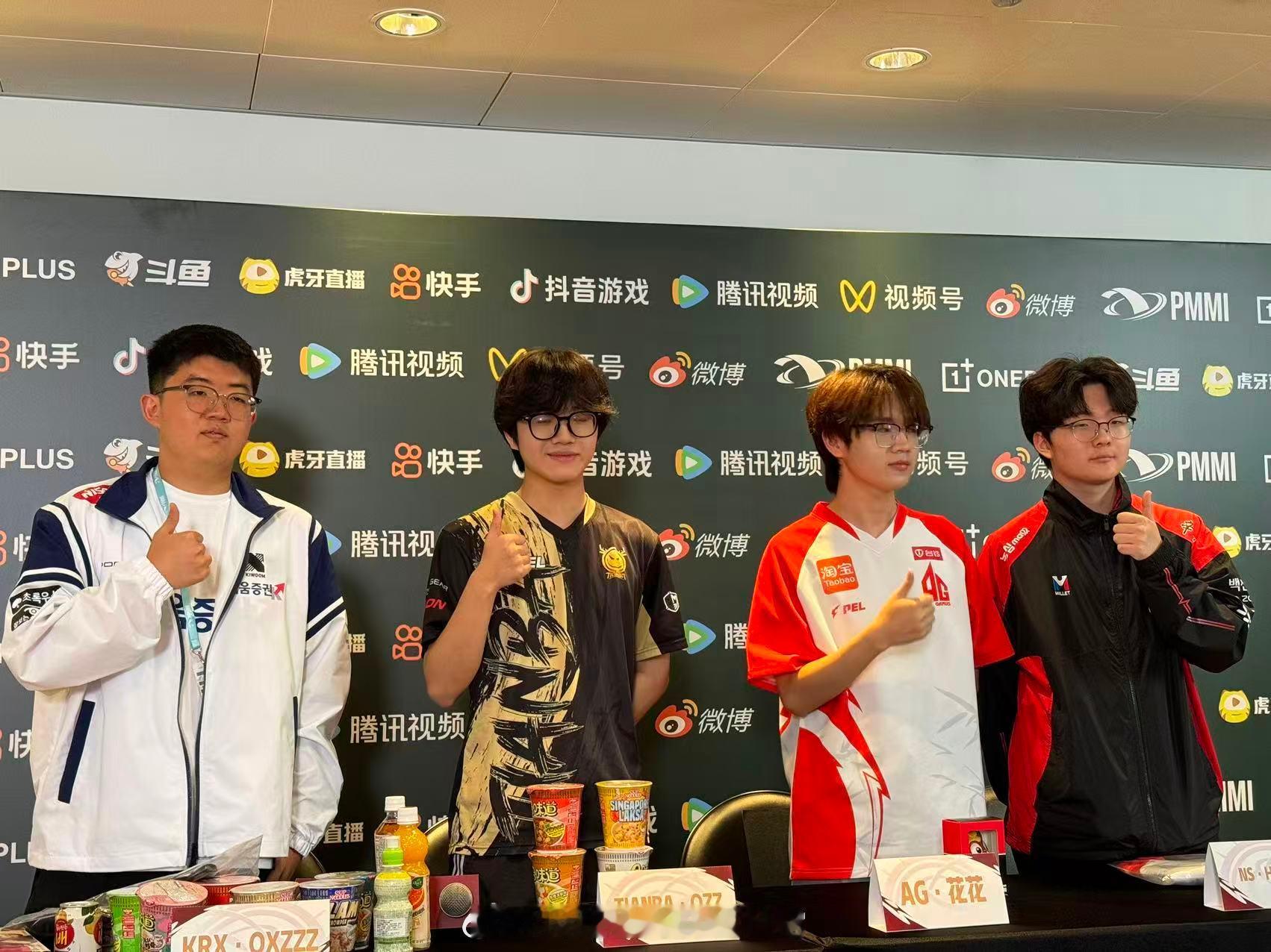 我在澳门邀请赛媒体日吃很好奔赴澳门邀请赛媒体日，不仅能看选手友好互赠礼物，还有超