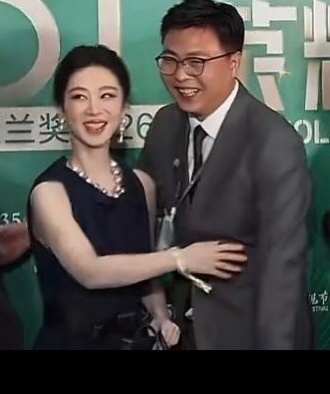 胜券在握的表情 白玉兰提名晚宴绿毯 白玉兰提名晚宴