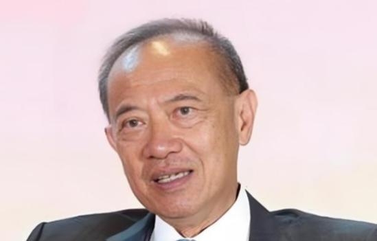 新加坡前外长杨荣文曾说：“不要看美国动不动就威胁中国、制裁中国，其实美国从根本上