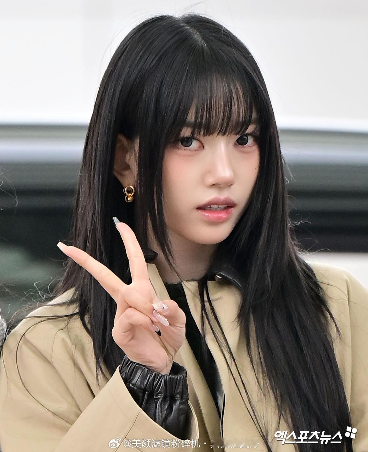 MEOVV组合SOOIN、GAWON、ANNA、NARIN、ELLA今日机场新闻