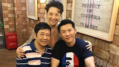 父亲离世9个月，47岁的王骁，再一次让母亲王馥荔和世界刮目相看。王骁算是成名比较