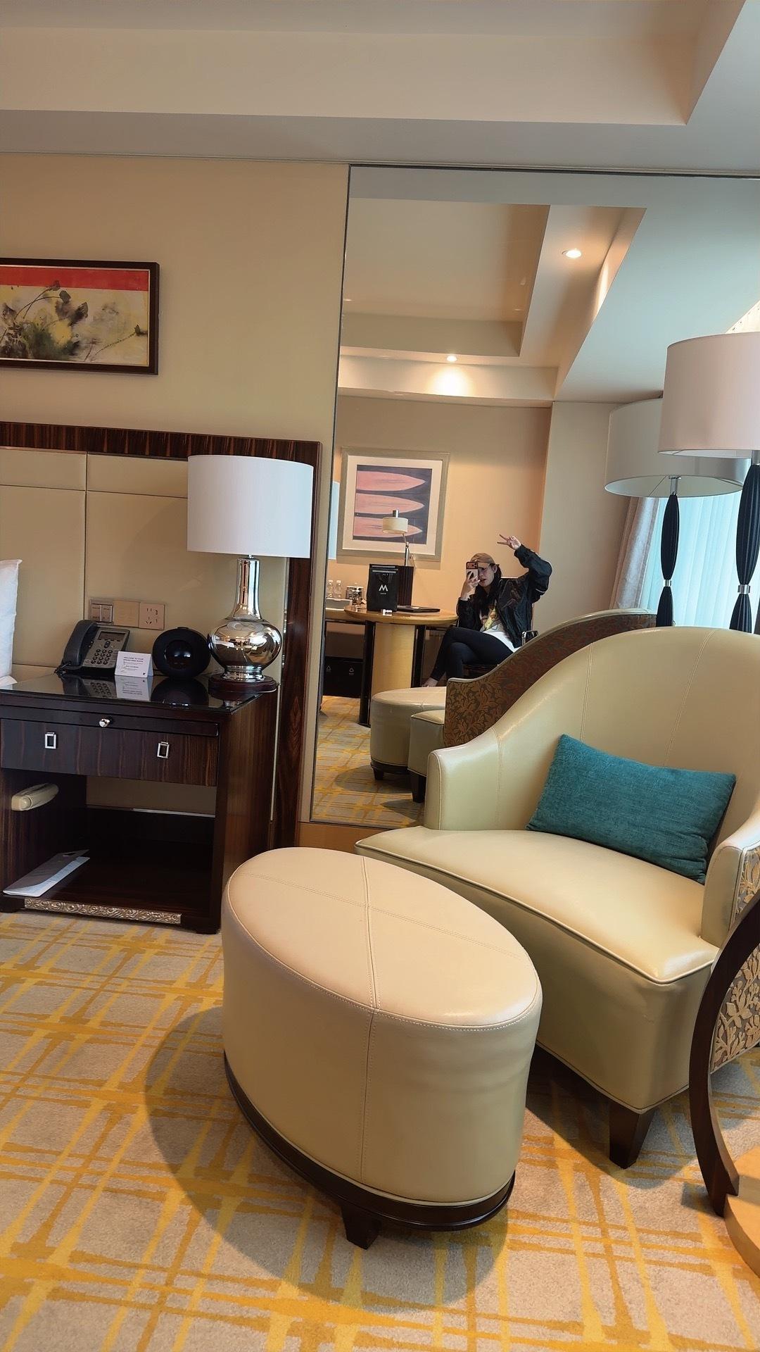 直播取消了，难得能休息一下准备去酒店旁边的SKP逛逛～今天主线任务：逛！吃！ 北