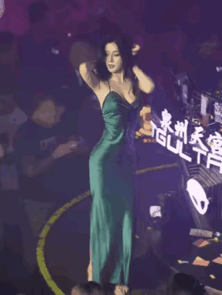 仔细看了好几遍，愣是没有看出这是什么舞蹈。不懂就向大家伙儿请教，这叫什么舞？