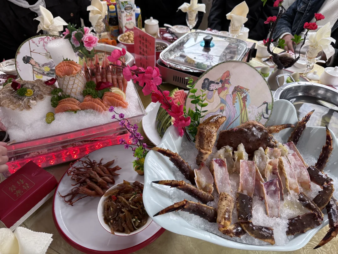 也是吃上了海鲜版的酒席