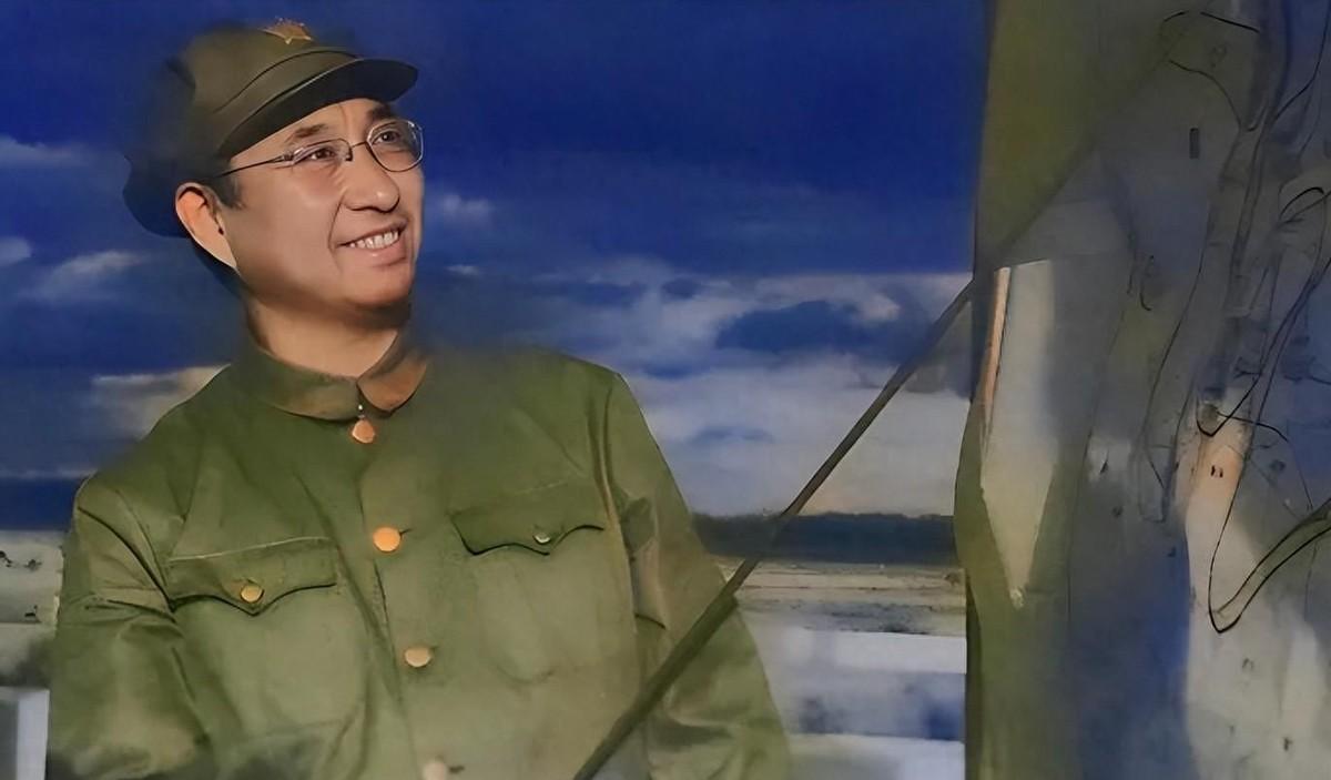 1949年，陈赓带着“妹妹”去见陈锡联，笑问：胖子，你觉得我的妹妹漂亮吗？
19