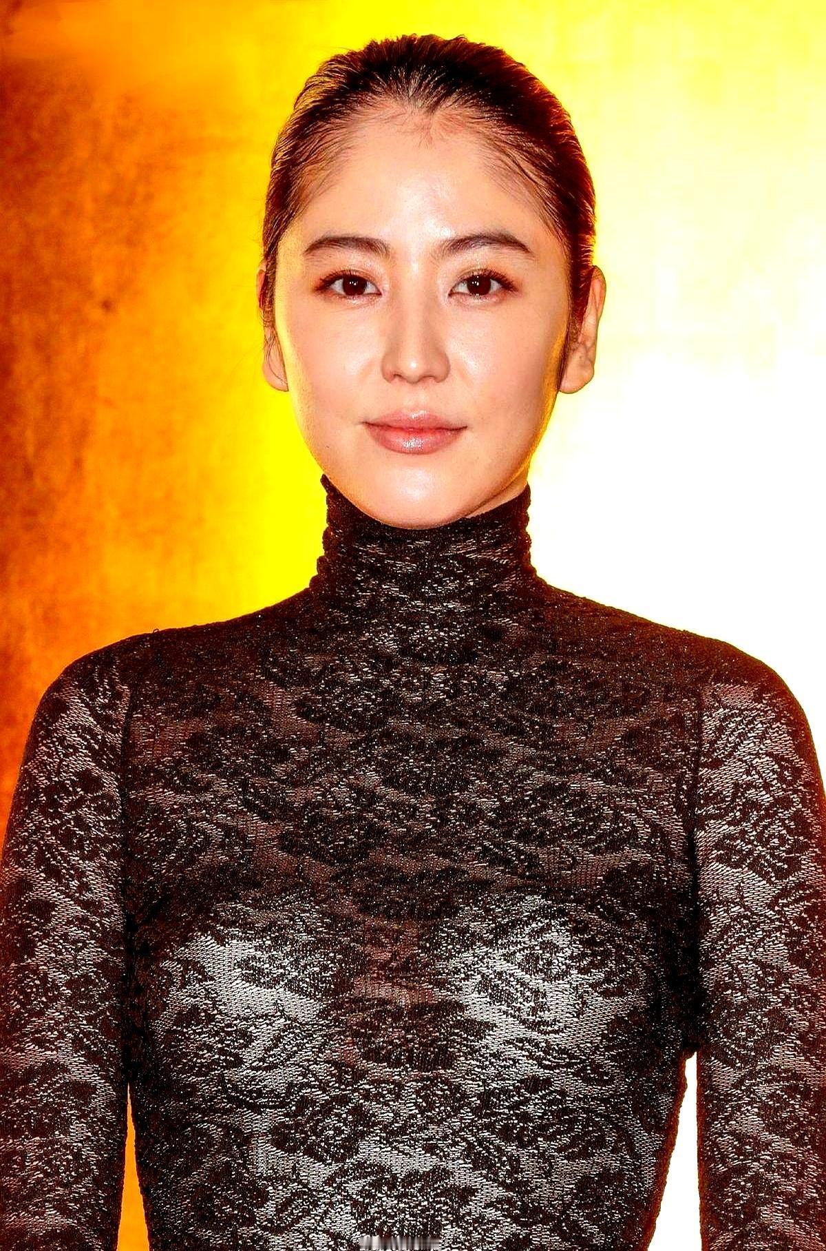 出道24年没歇过一天，长泽雅美突然宣布，息影一年。
 
连《行骗天下JP》这种王