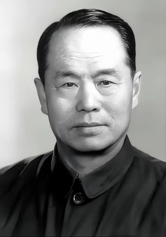演了一辈子坏蛋，就一句词，火了70年，连主角都没他红。


​1952年那部南征