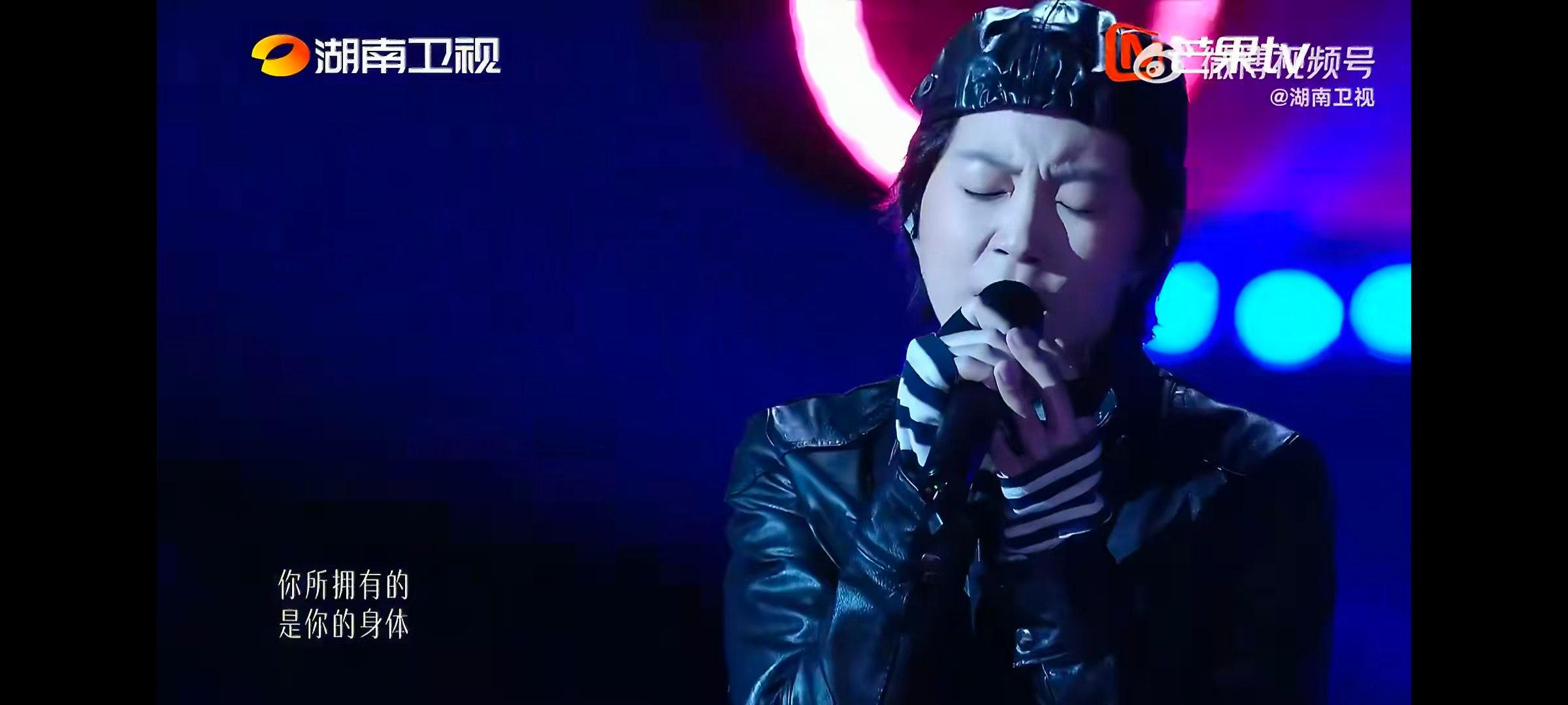 窦靖童歌手直播窦颖给窦靖童和声窦颖和声有多绝？窦靖童摇滚民谣完美融合，姑姑稳稳托