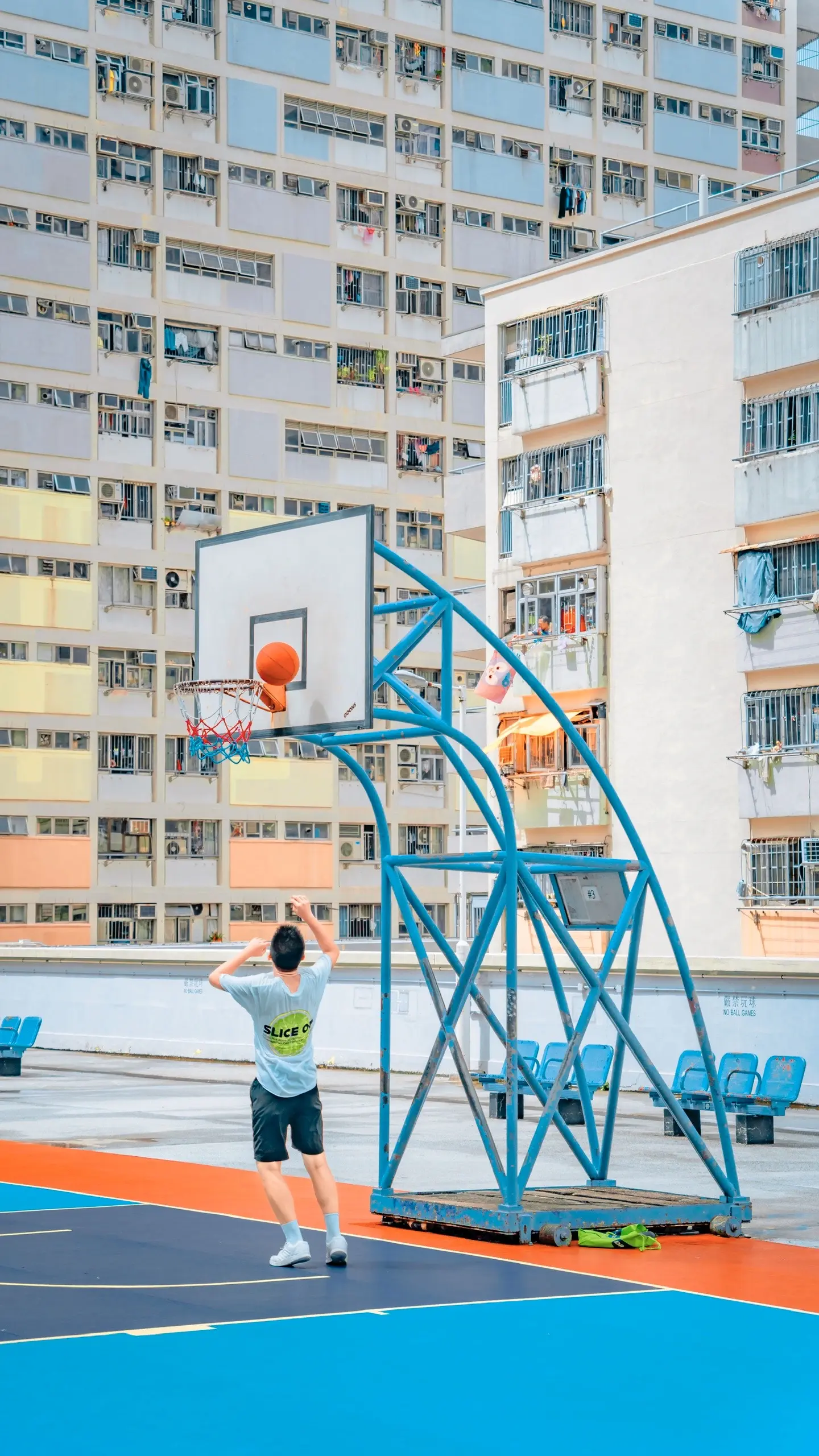 香港拍照打卡好去处（附攻略）📸打卡宫崎骏动漫下的香港街头！这里的色彩...