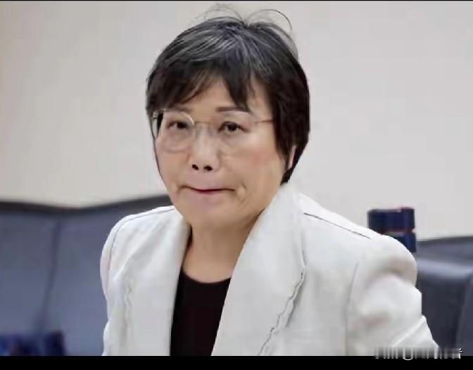 说实话，之前咱们骂那些“台独”分子，总觉得他们离咱生活远。但这回刘世芳的事儿一扒