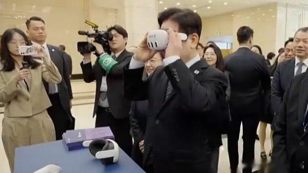 凤凰新闻【李在明上海行路线图，他为什么去了这两个地方？】1月7日上午，韩国总统李