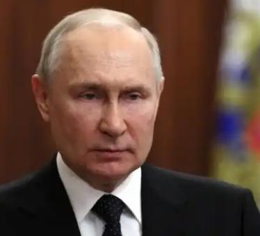 大家根本想象不到俄乌前线现在有多惨，乌克兰总司令都忍不住抱怨，1200公里长、2