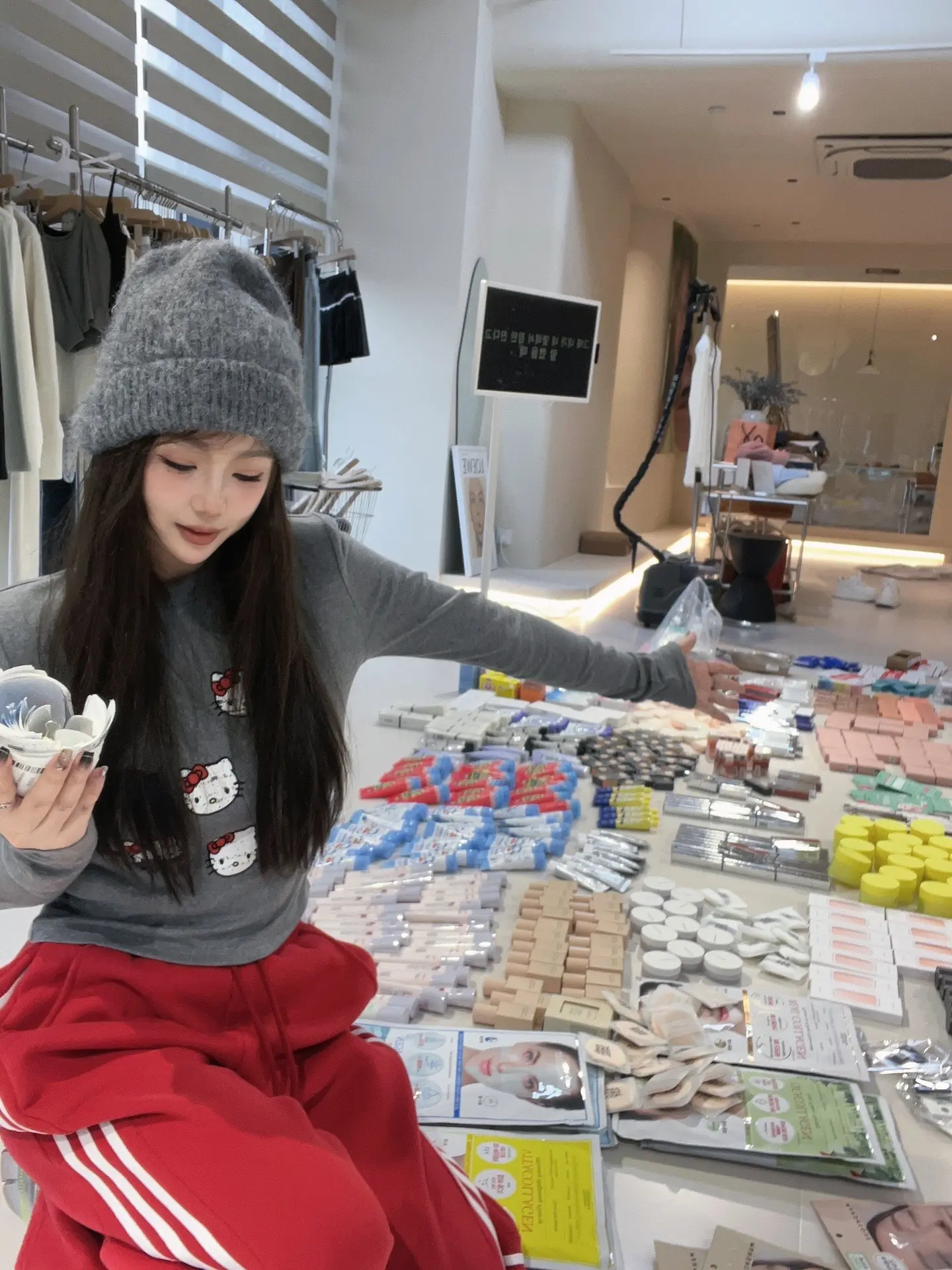 200平方的店都不够放货～店铺还是选小了